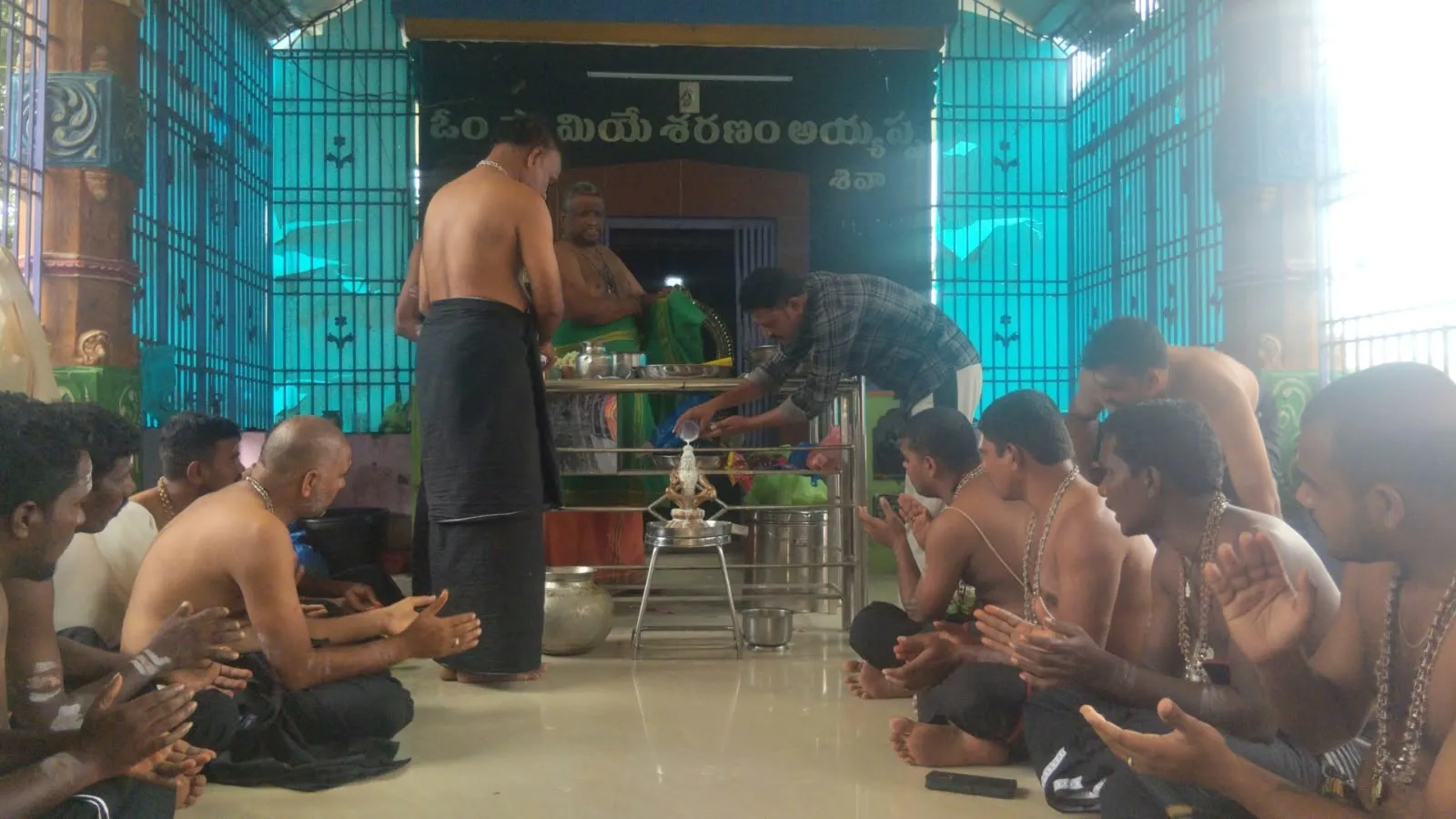 అయ్యప్ప స్వామికి ప్రత్యేక అభిషేకాలు, పూజలు