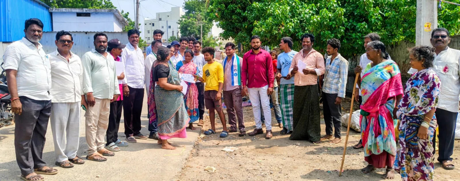 ప్రజల ఆశీస్సులతో విజయకేతనం ఎగురవేస్తాం
