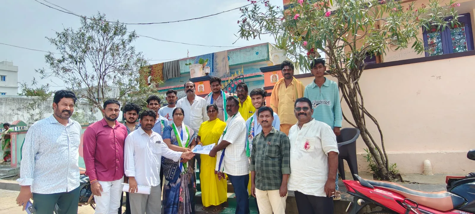 ప్రజల ఆశీస్సులతో విజయకేతనం ఎగురవేస్తాం