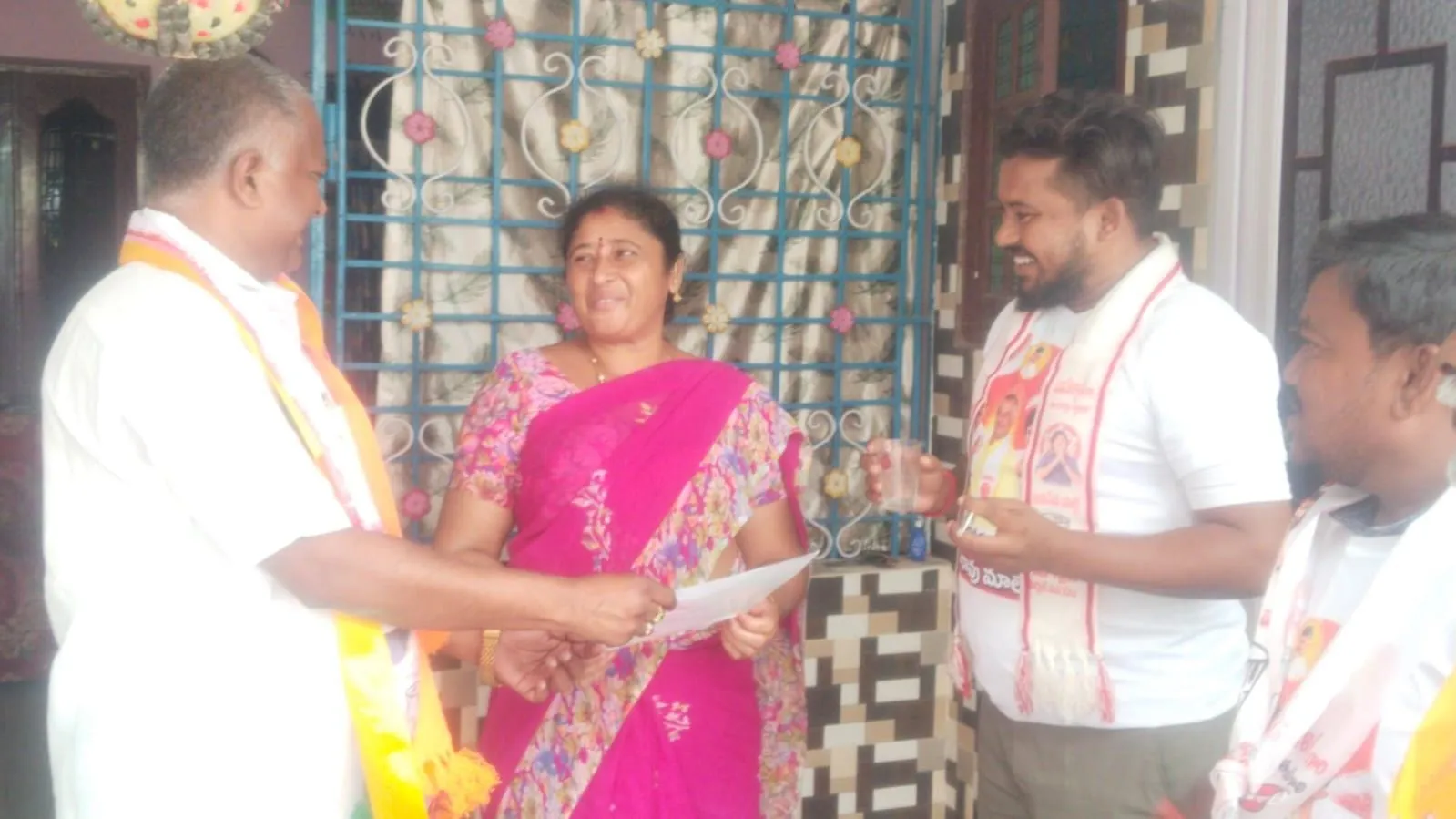 కుల్లూరులో జనసేన ఎంపీటీసీ అభ్యర్థి ముమ్మర ప్రచారం