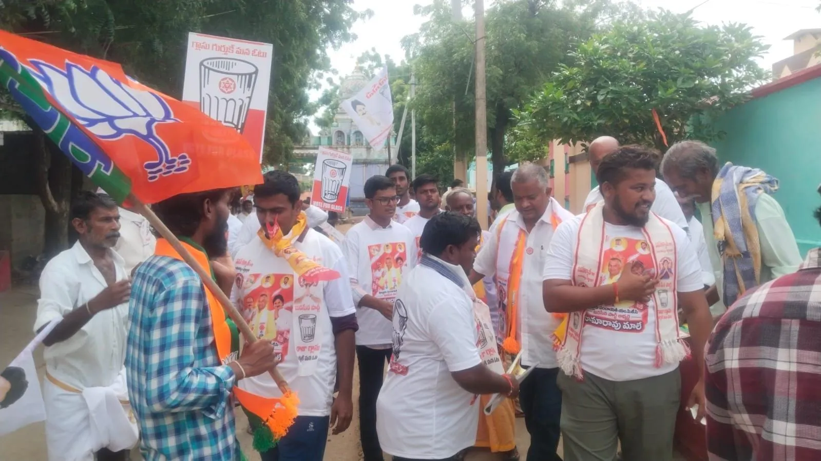 కుల్లూరులో జనసేన ఎంపీటీసీ అభ్యర్థి ముమ్మర ప్రచారం