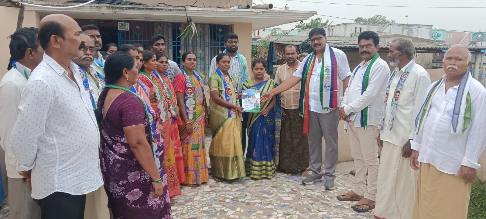 గ్రామాల అభివృద్ధే లక్ష్యంగా వైఎస్సార్సీపీ అభ్యర్థుల ప్రచారం
