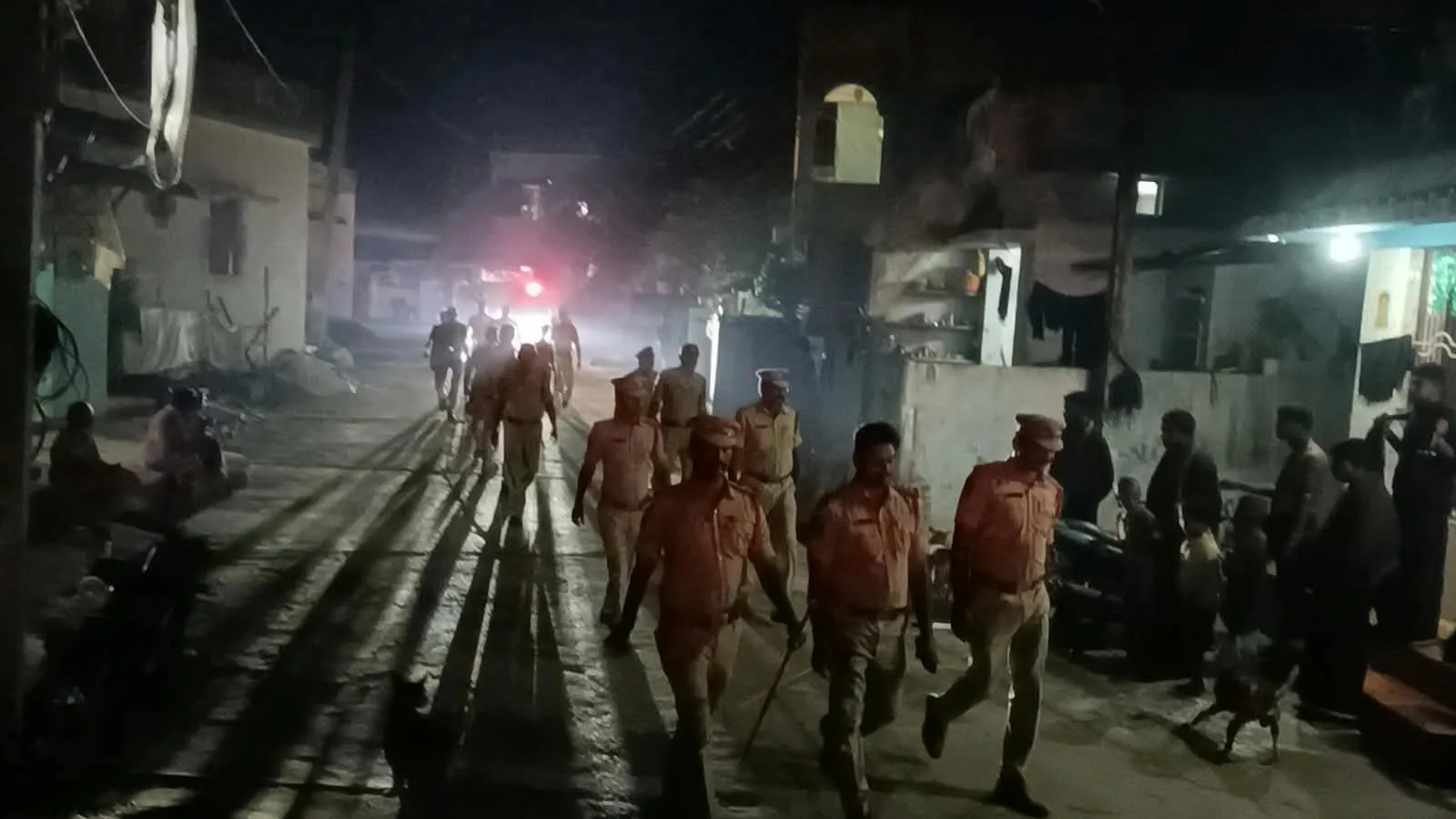 చేజర్లలో పోలీసుల కార్డెన్ సెర్చ్