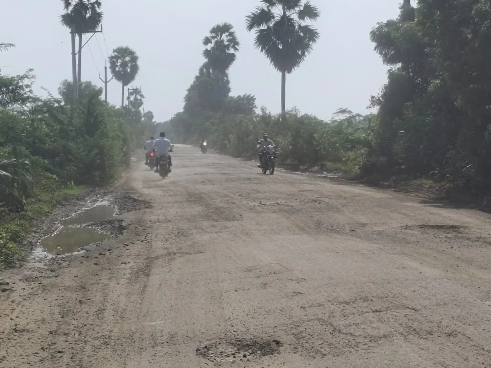 దారుణంగా రోడ్డులు.