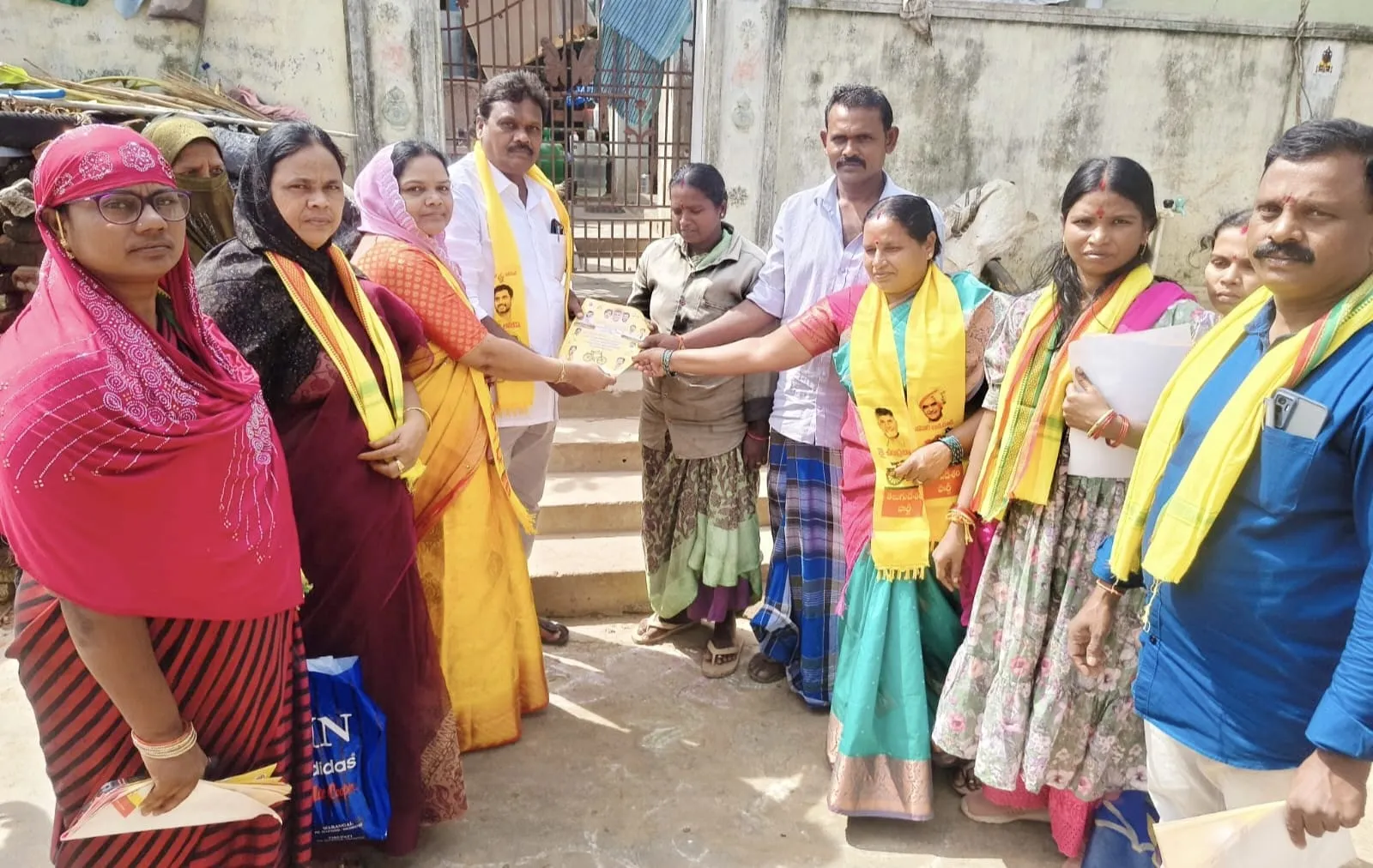 పొదలకూరులో టీడీపీ ఎన్నికల ప్రచార హోరు.