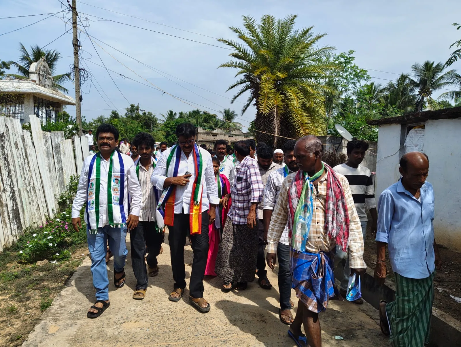 విరువూరులో వైసీపీ ప్రచార హోరు