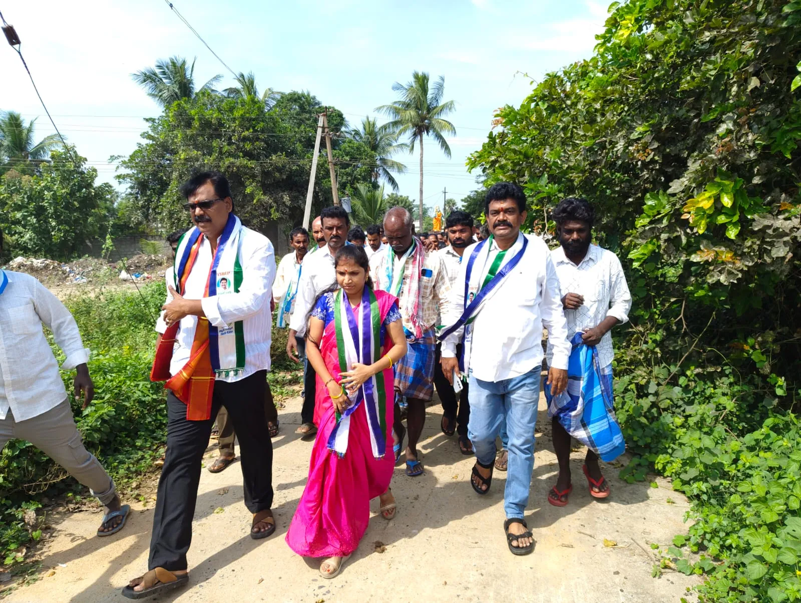 విరువూరులో వైసీపీ ప్రచార హోరు