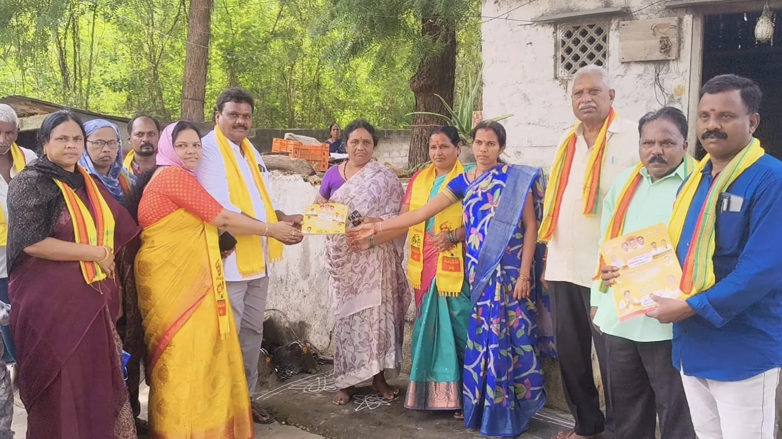 పొదలకూరులో టీడీపీ ఎన్నికల ప్రచార హోరు.