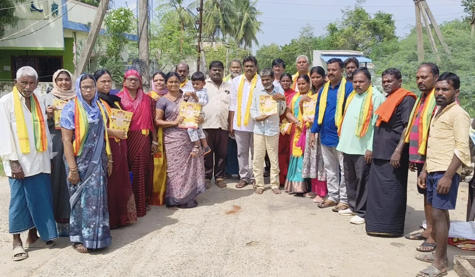 పొదలకూరులో టీడీపీ ఎన్నికల ప్రచార హోరు.