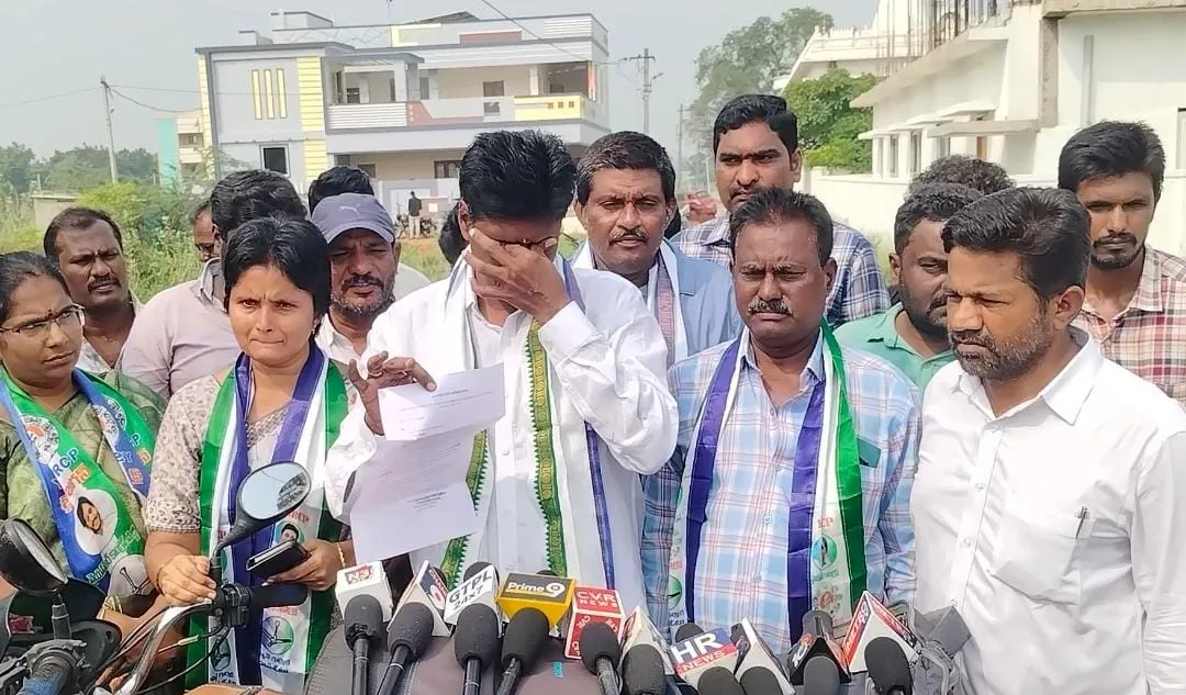 కన్నీటి పర్యంతమైన వాకాటి కుటుంబం....!