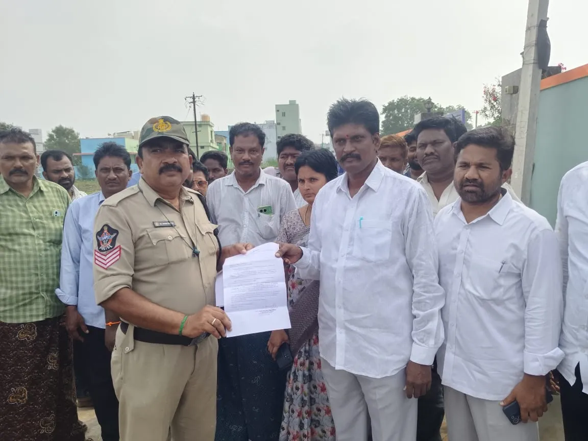 కన్నీటి పర్యంతమైన వాకాటి కుటుంబం....!