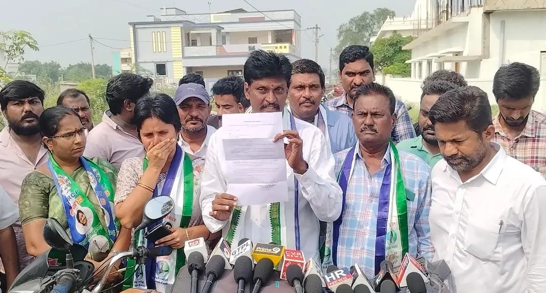 కన్నీటి పర్యంతమైన వాకాటి కుటుంబం....!