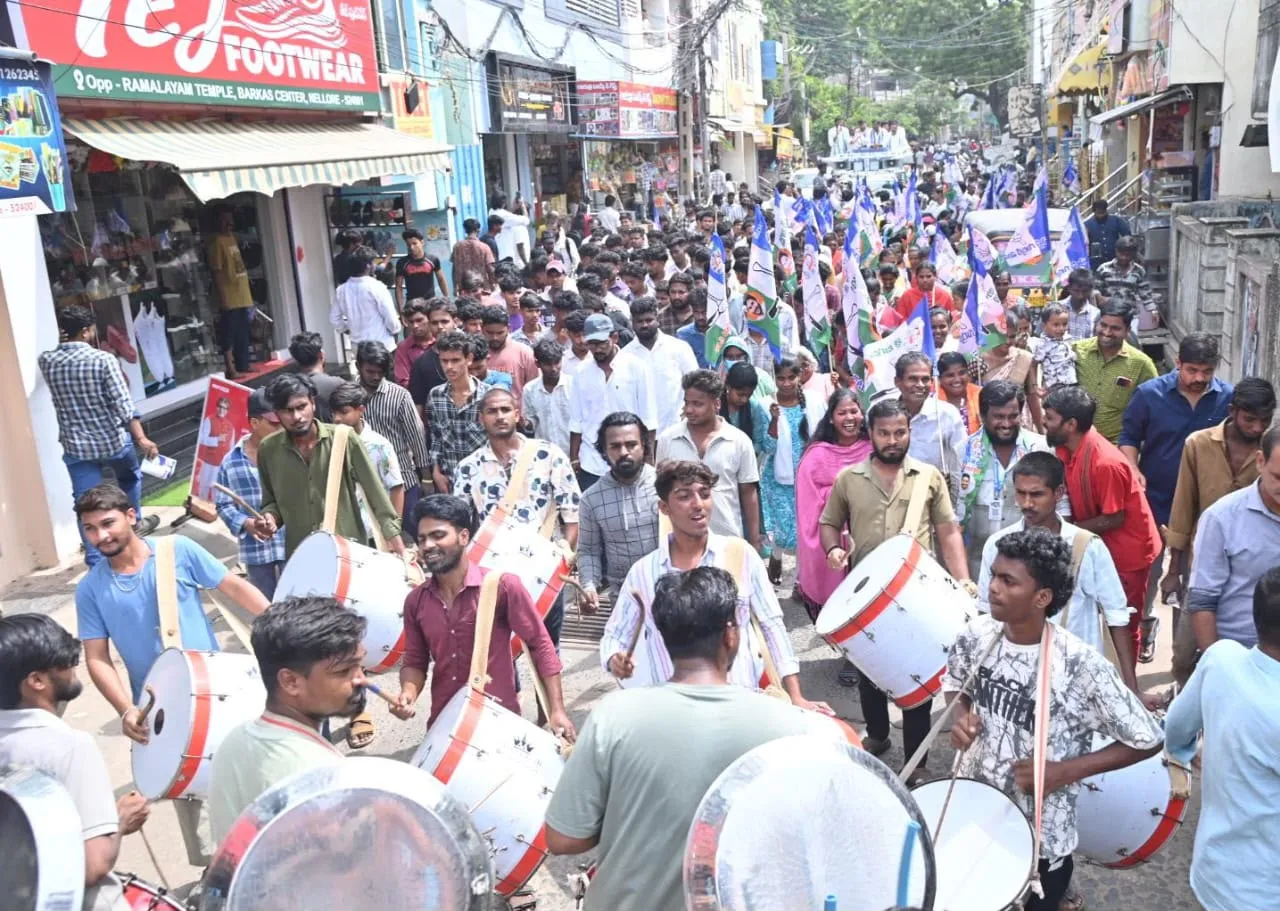 వైఎస్సార్‌సీపీ అభ్యర్థులను భారీ మెజార్టీతో గెలిపించండి