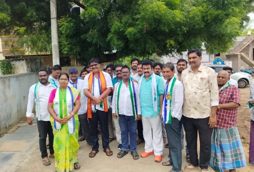 వైఎస్సార్సీపీ అభ్యర్థులను భారీ మెజార్టీతో గెలిపించండి